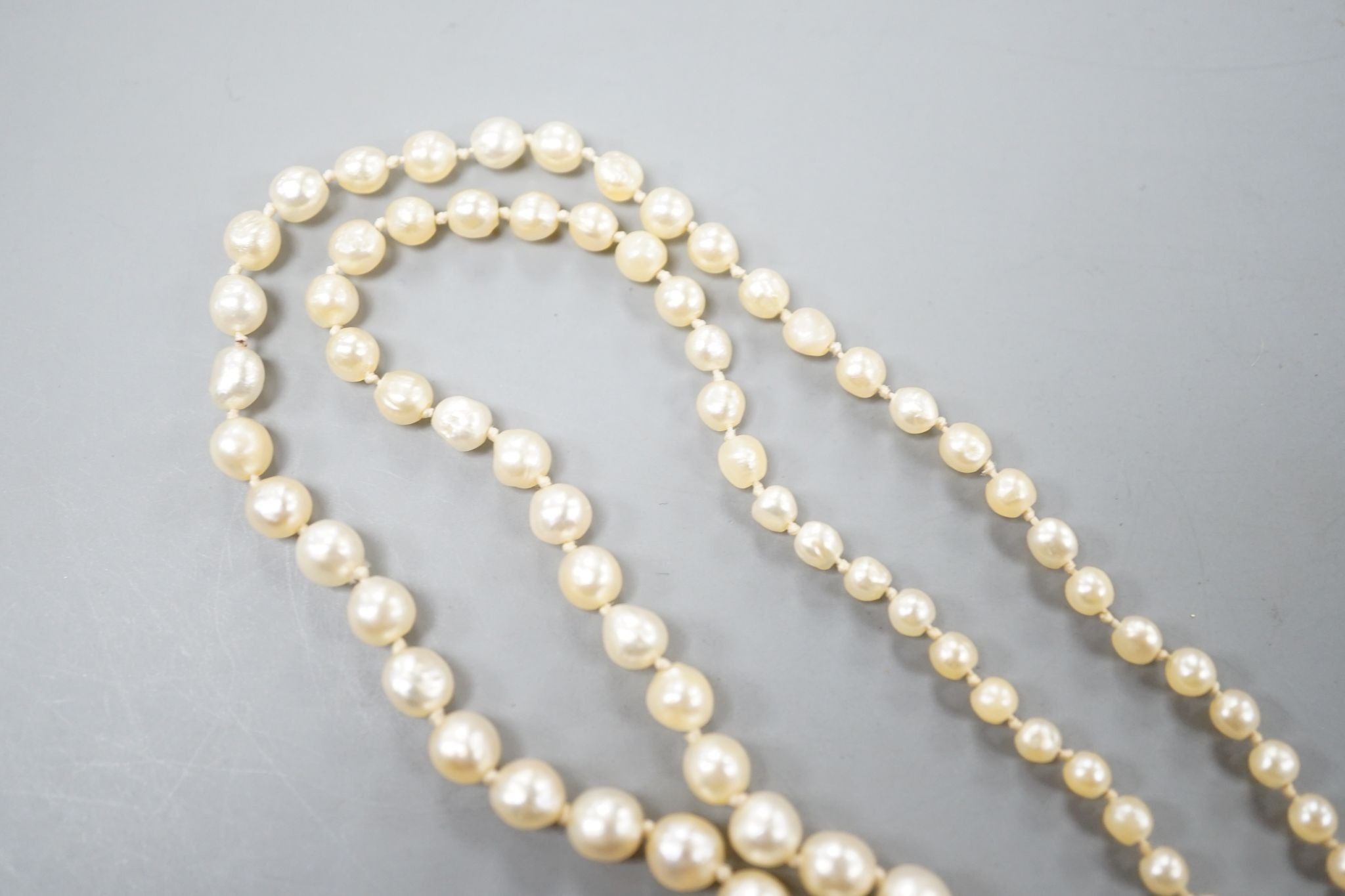 A single strand graduated baroque cultured pearl necklace, 50cm string a.f.